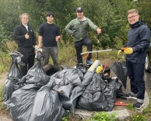 Roskakävelyn aikana kerättiin yli 30,000 kääreen verran roskaa Espoon luonnosta.