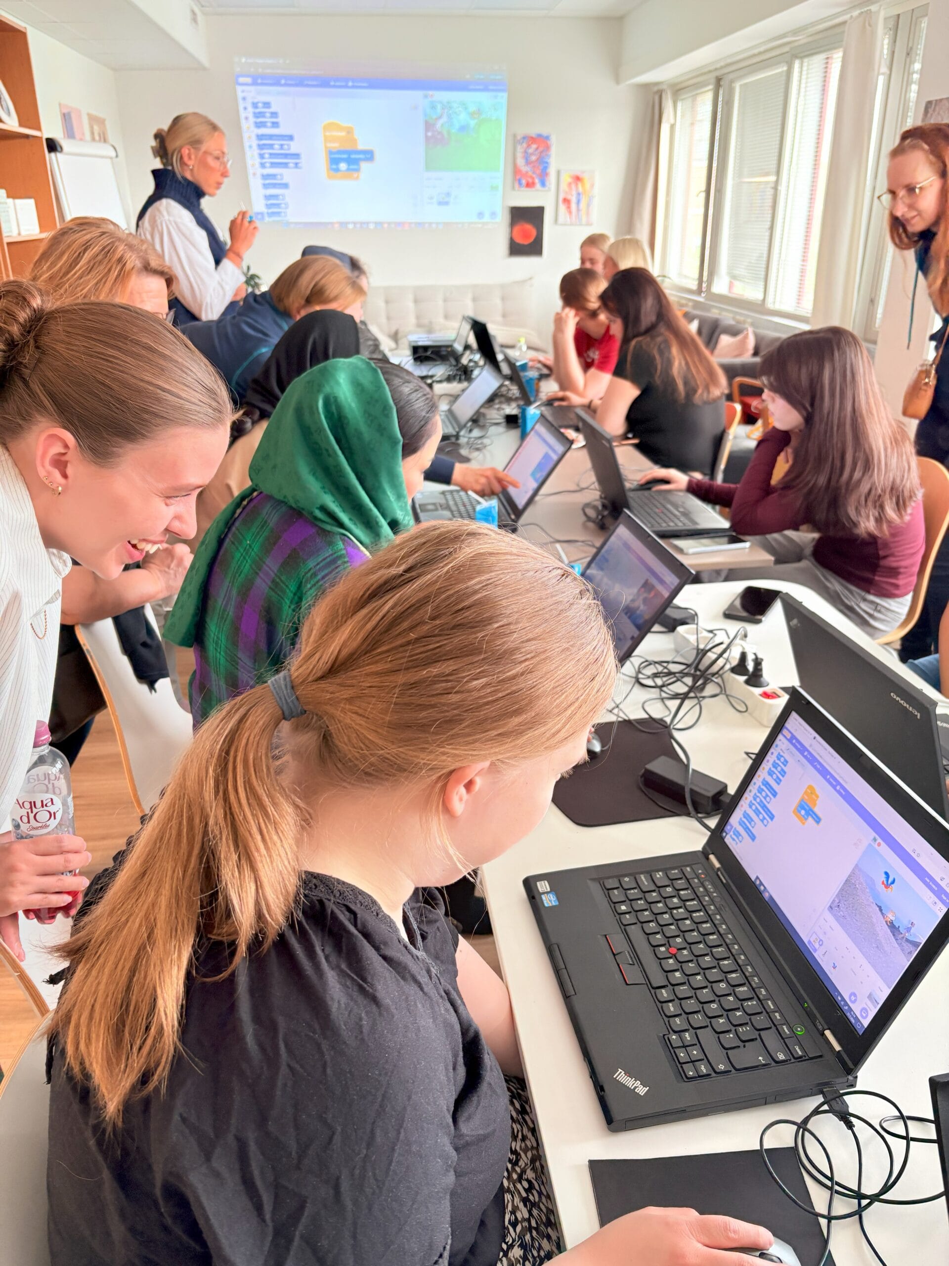 Siemens offered a coding workshop for migrant women through Commu